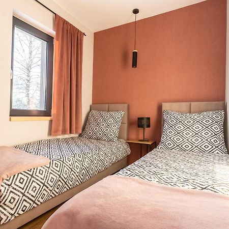 Zielona Zaba Hotel Derc Екстериор снимка